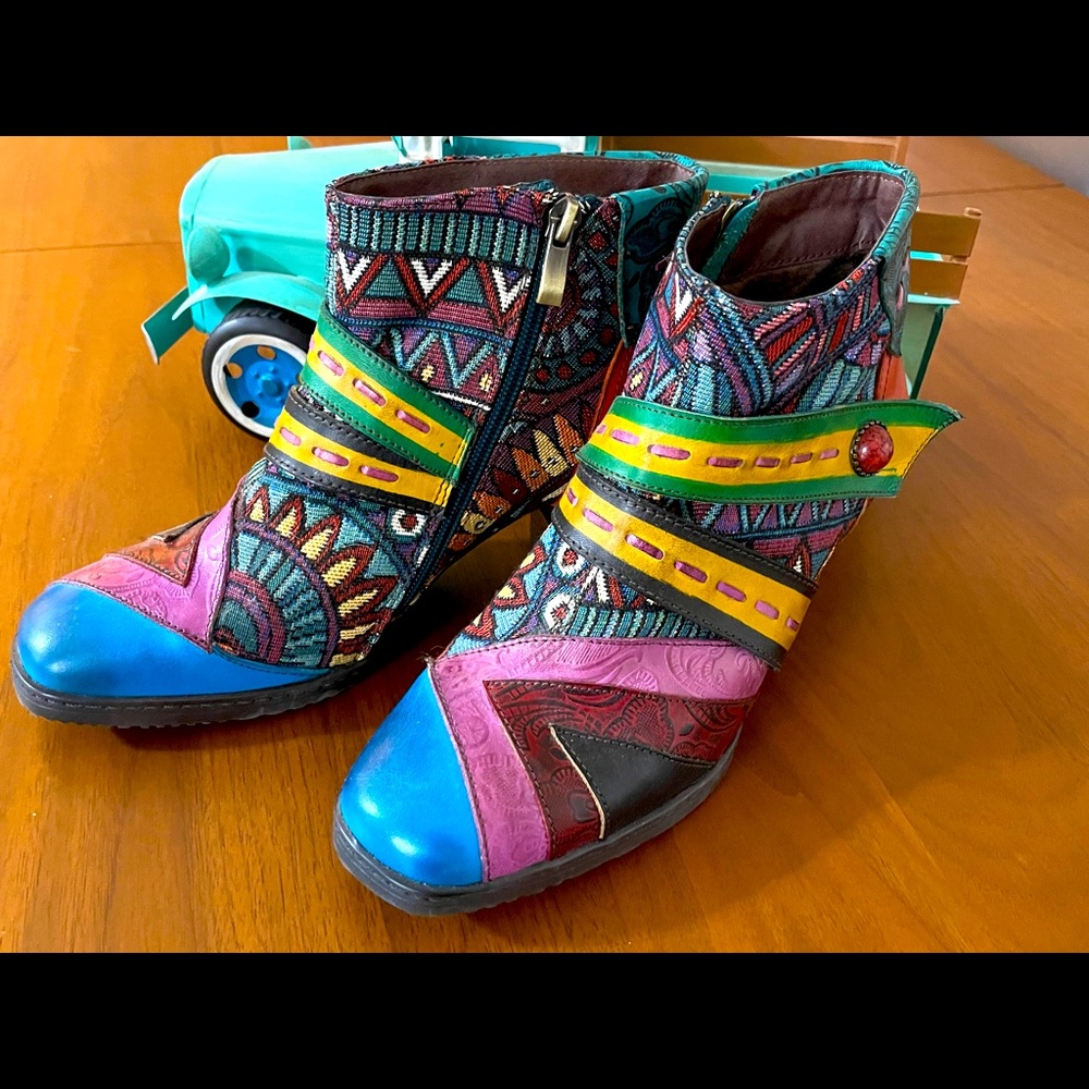 SOCOFY Women’s Bohemian Leather Ankle Boots